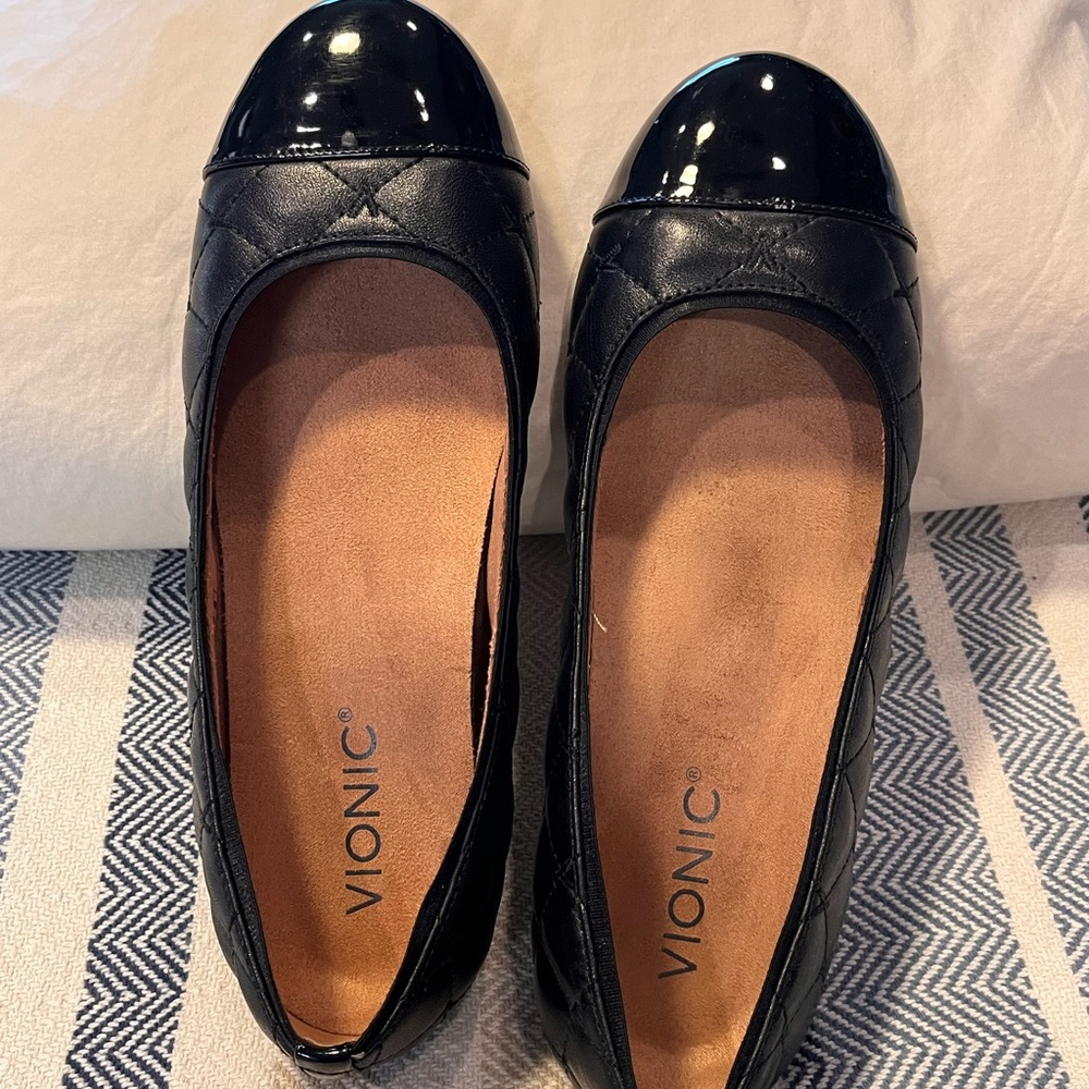 Vionic Desiree Black Quilted Flats Size 7